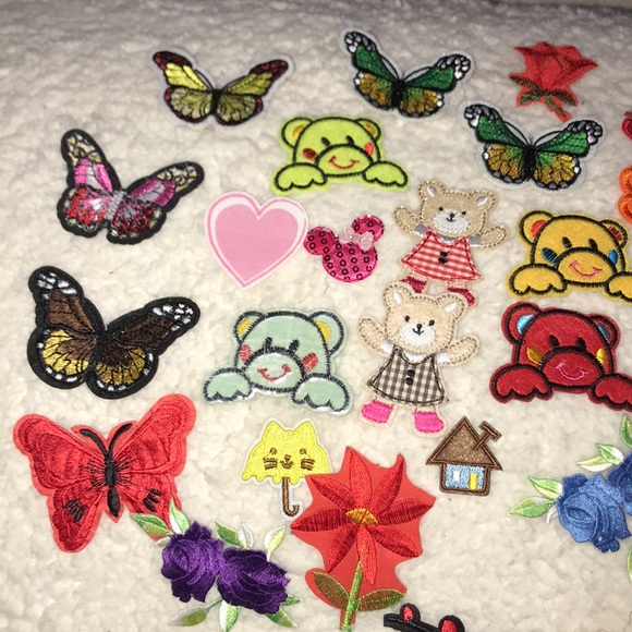 LARGE LOT OF 20-30 RANDOM STYLE IRON ON APPLIQUÉS - Picture 4 of 16